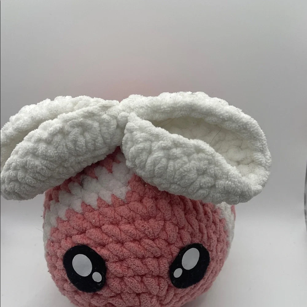 Plush Pink and White Small‎ bee